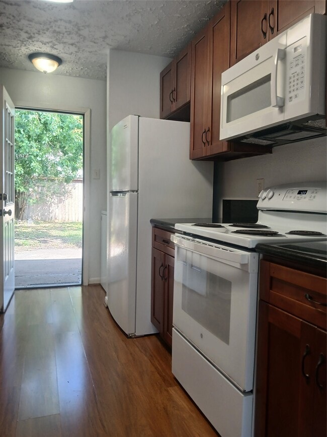 Building Photo - 3807 Quiet Pl Dr