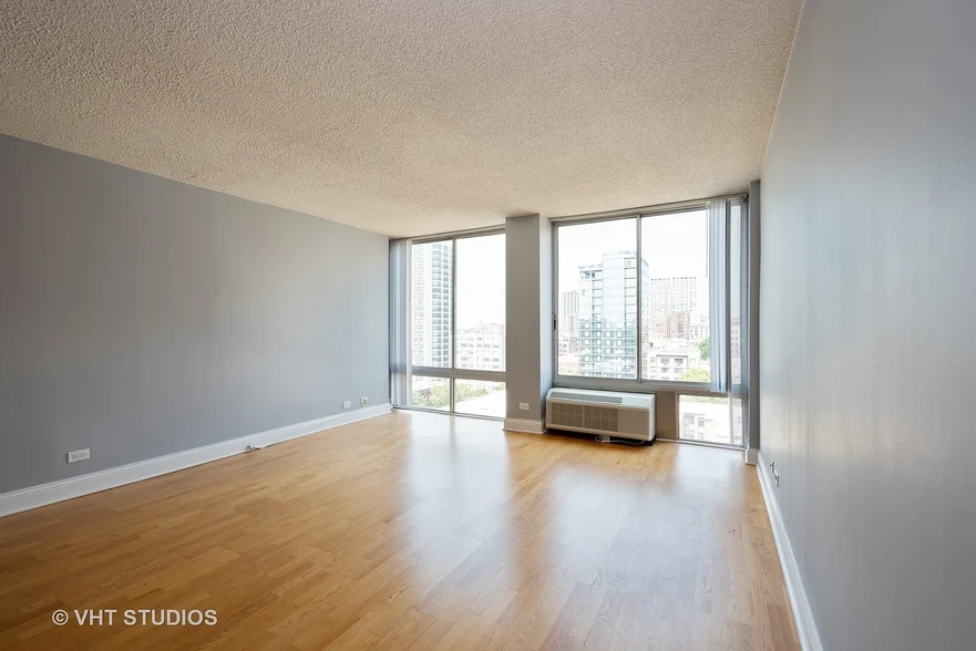 Building Photo - 450 W Briar Pl