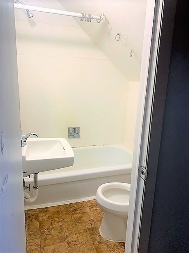 Building Photo - 525 2nd St SE