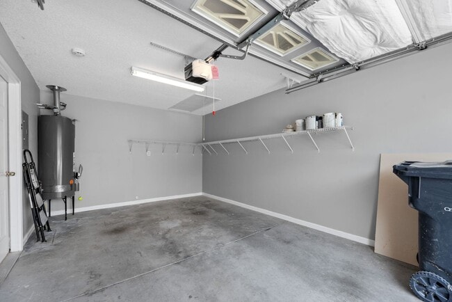 Building Photo - Updated One Level 2 Bedroom / 2 Full Bath ...