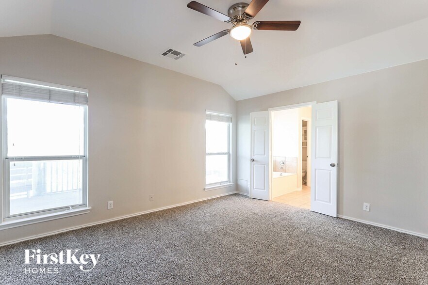 Building Photo - 315 Willow Grove Dr