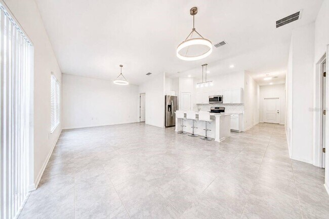 Building Photo - 688 Sand Pne Ln