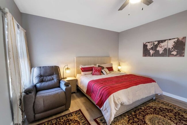 Building Photo - 6 Lilac Ln