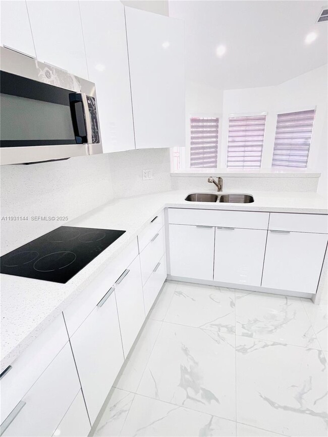 Building Photo - 164 NW 85th Ct