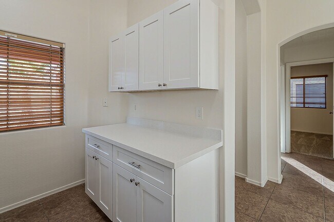 Building Photo - Singe story home in Tortosa!