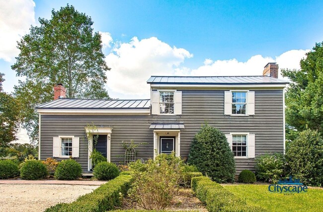 Building Photo - Fantastic Farmhouse in pastoral Goochland!