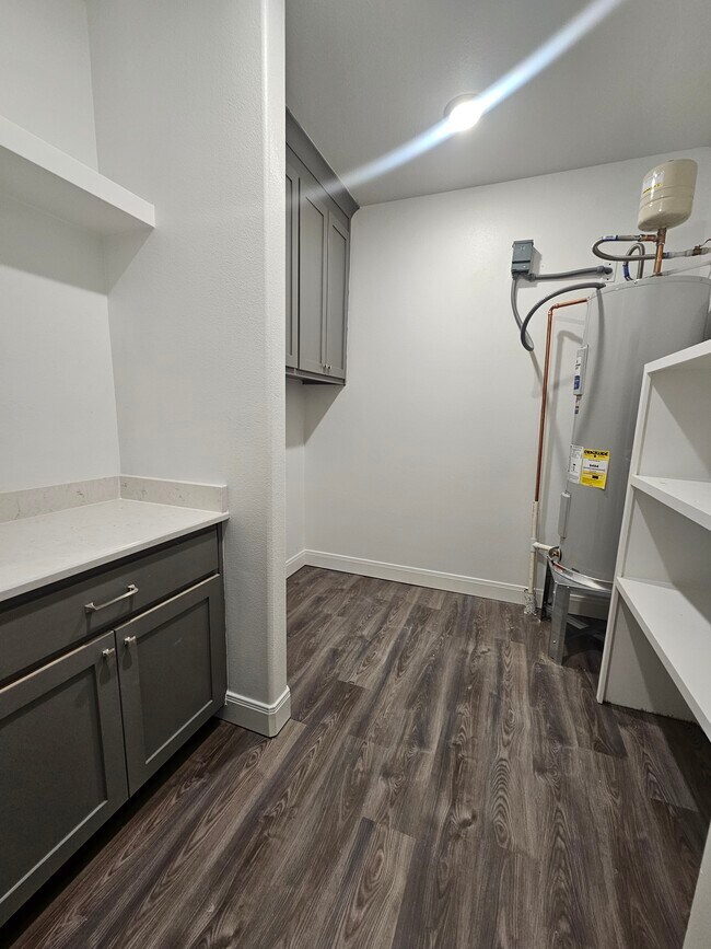 Building Photo - 514 E Chase St