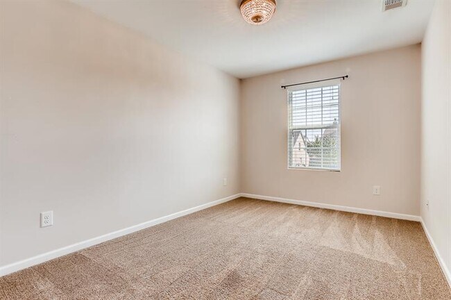 Building Photo - 1022 Harmony Ln