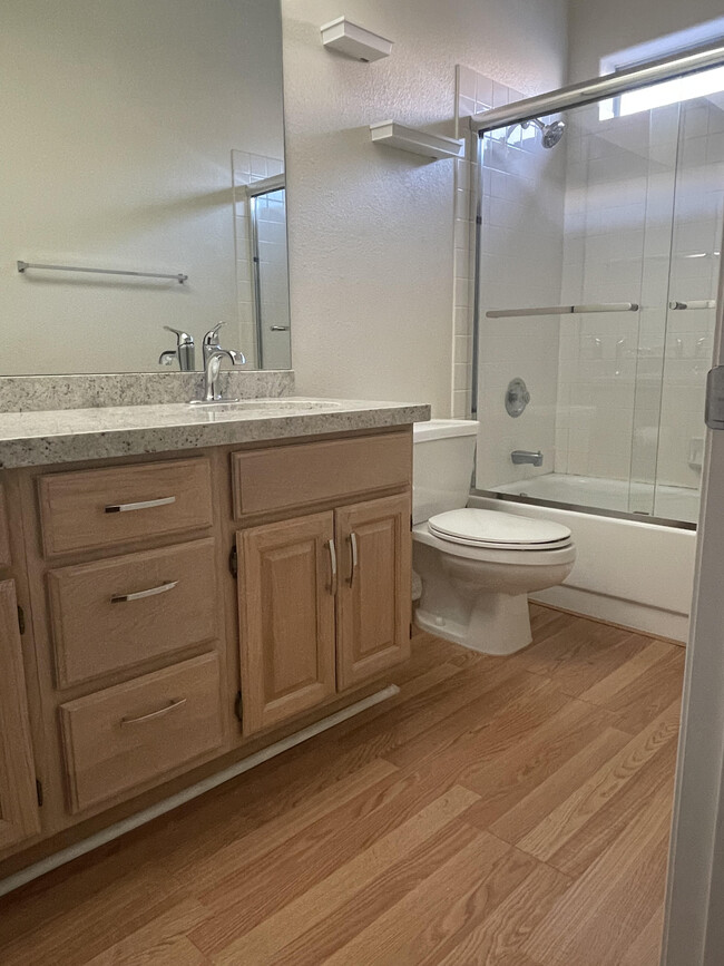 Third Bed Bathroom - 44425 Kings Canyon Ln