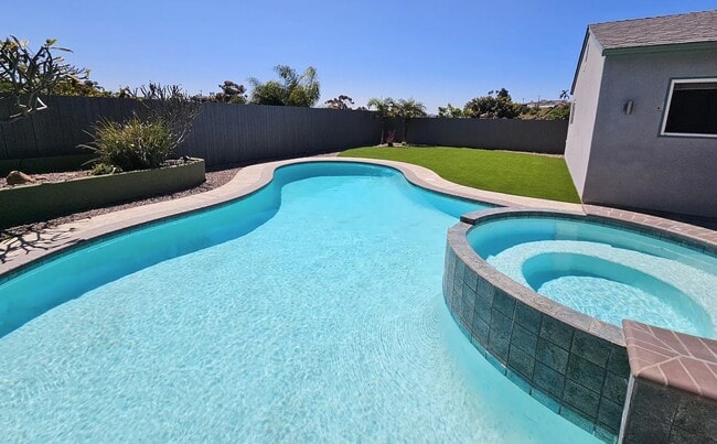 Building Photo - 2127 Hanford Dr