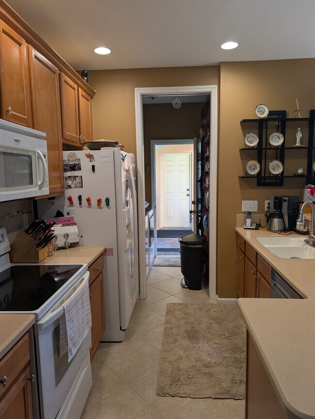 Building Photo - 2503 SE Ruskin Dr