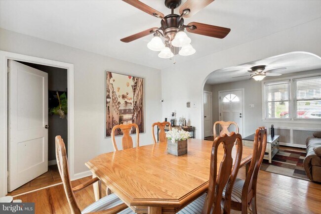 Building Photo - 327 E 9th Ave