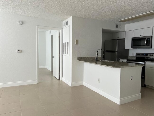 Building Photo - 2218 Grand Cayman Ct