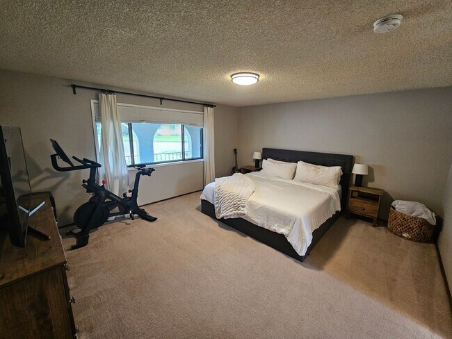 Building Photo - Beautifully Remodeled Home in the Valley