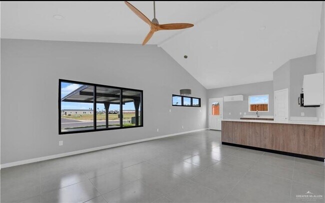 Building Photo - 11 Oriole Rd