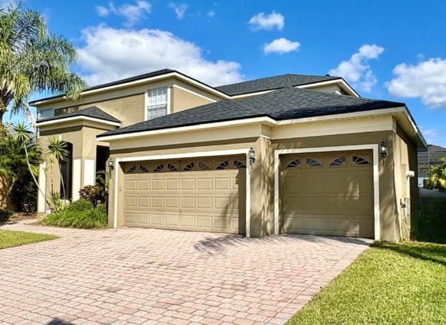 Building Photo - Available NOW!  Stunning 5-Bedroom Home in Gated Avalon Lakes Community