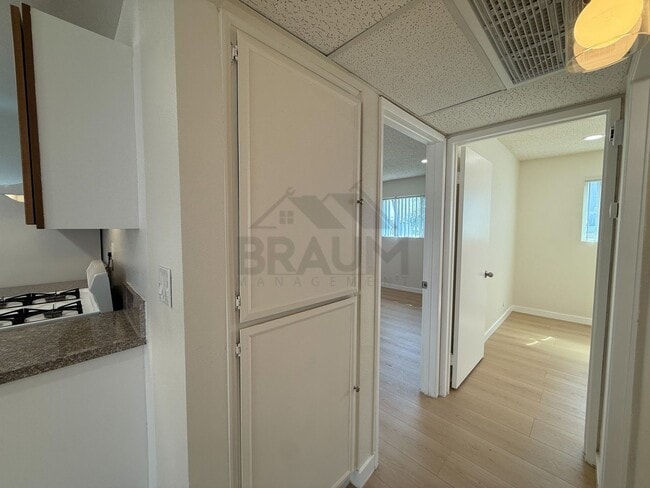 Building Photo - 14801 Delano St