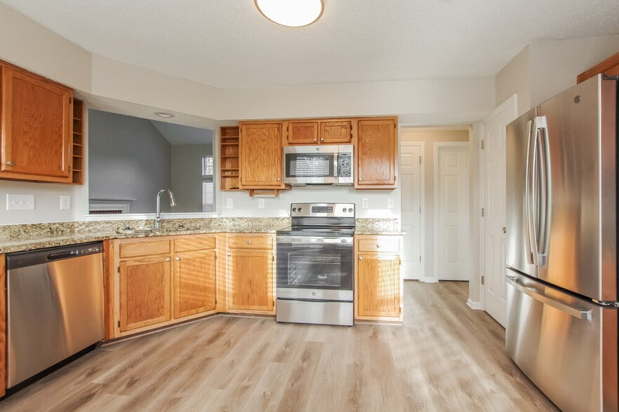 Building Photo - 3000 Parkland Dr