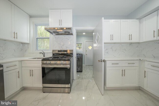 Building Photo - 145 Summit Terrace