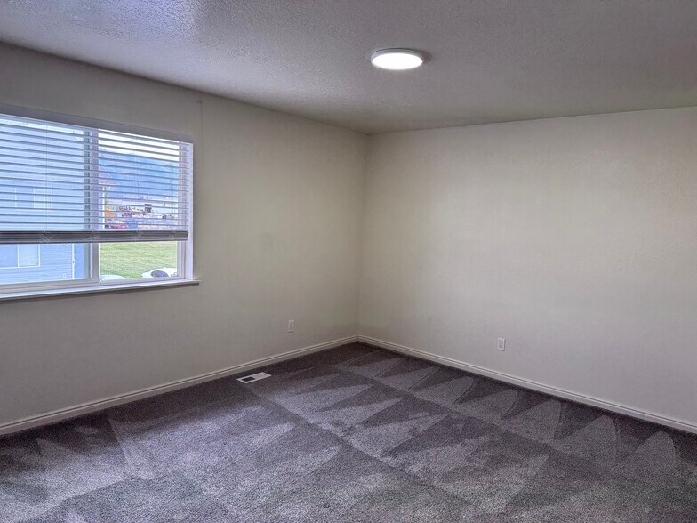 Building Photo - 2505 W 450 N