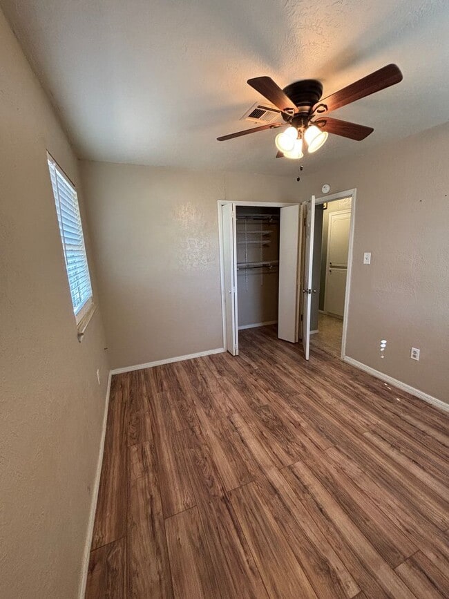 Building Photo - 3 bedroom, 1 3/4 baths NOW AVAILABLE in the Eisenhower School District!