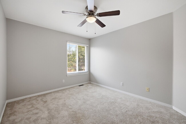 Building Photo - Spectacular Stonegate Living! Gorgeous 3-Bed Corner Finished Basement, Wet Bar, and Custom Marble...