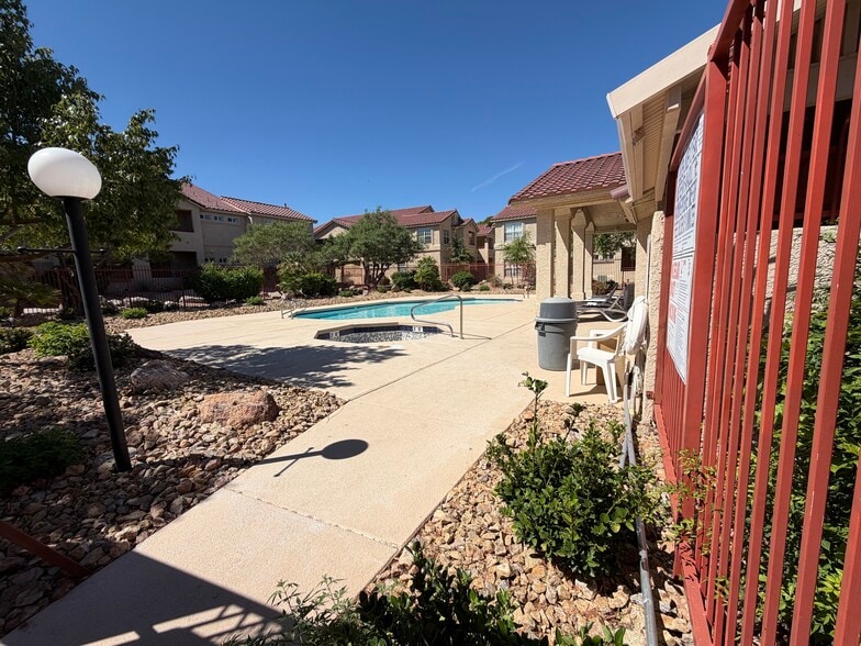 Pool - 520 Arrowhead Trl