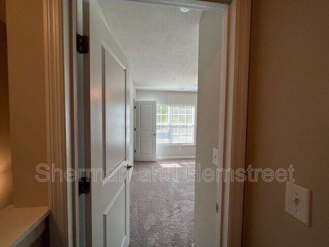 Building Photo - 620 Dobhill Ln