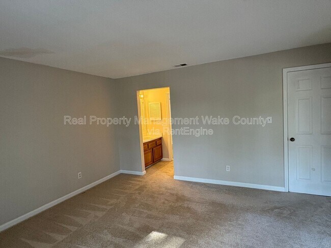 Building Photo - 700 Bishops Park Dr