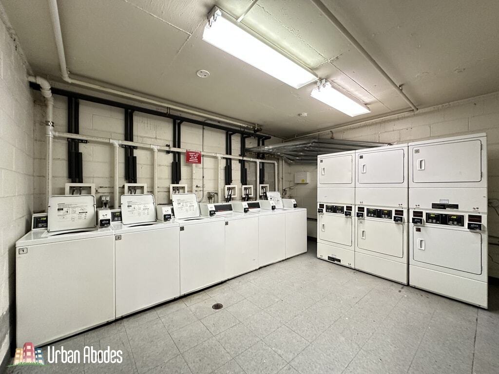 Building Photo - 6967 N Sheridan Rd