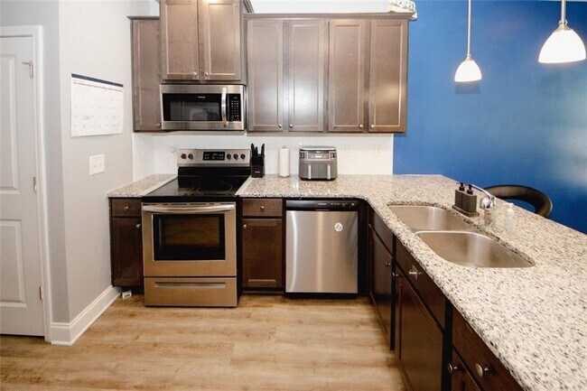 Building Photo - 10162 Benton Woods Dr