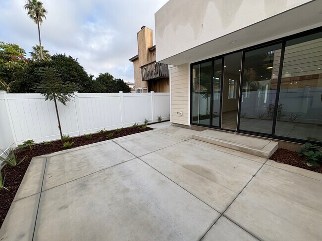 Building Photo - 260 Donax Ave