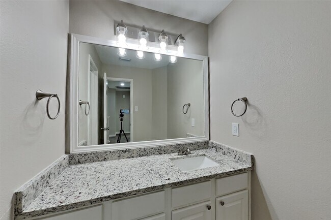 Building Photo - 15323 Fir Woods Ln