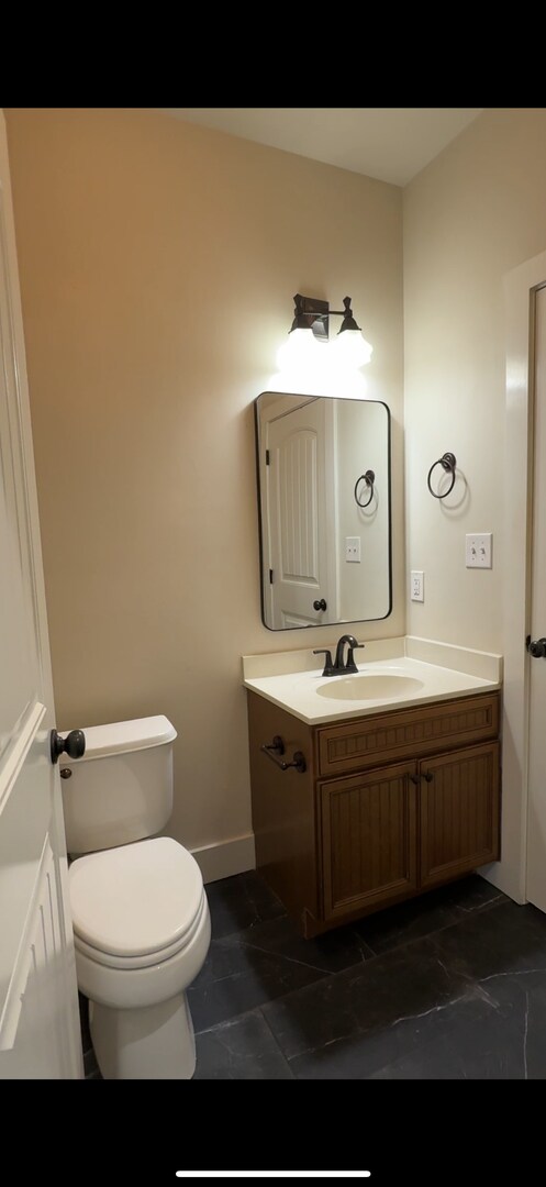 Building Photo - Super Cute Creekside Cottage