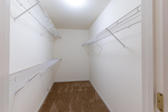 Building Photo - 304 Dads Way