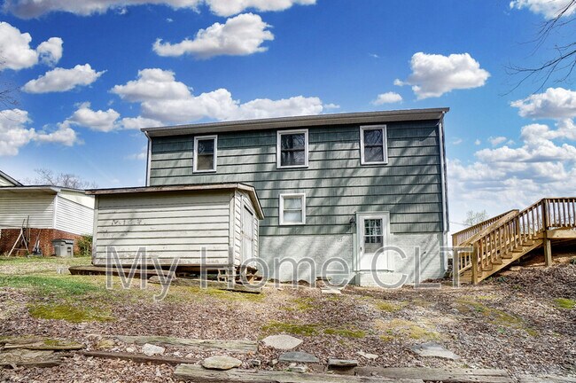 Building Photo - 717 Forest Dr