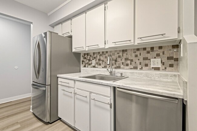 Building Photo - Charming 2-Bedroom Condo in Henrico's West...