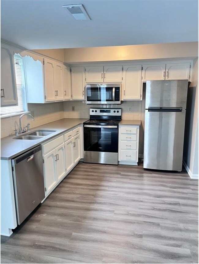 Building Photo - 419 Spring Ave