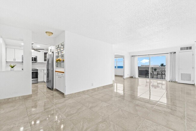 Building Photo - 4511 S Ocean Blvd
