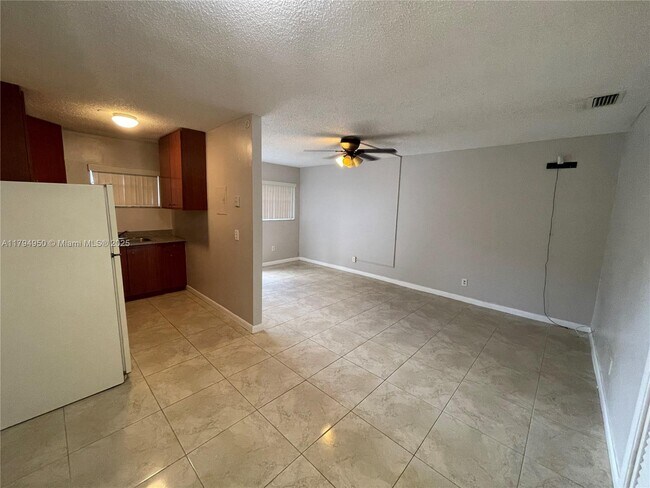 Primary Photo - 716 SW 16th Ave