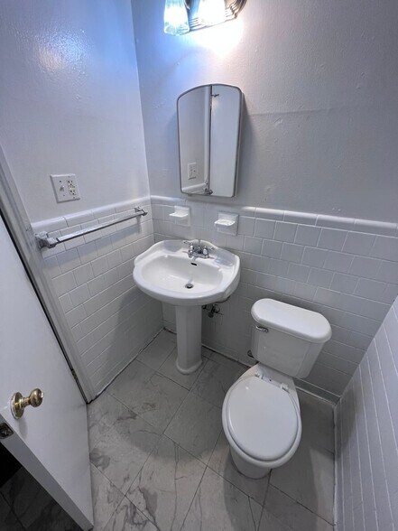 Building Photo - Charming 2 Bed, 2 Bath Home on North Dean