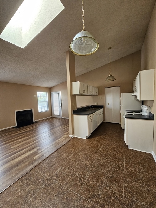 Building Photo - 403 Resort Ct