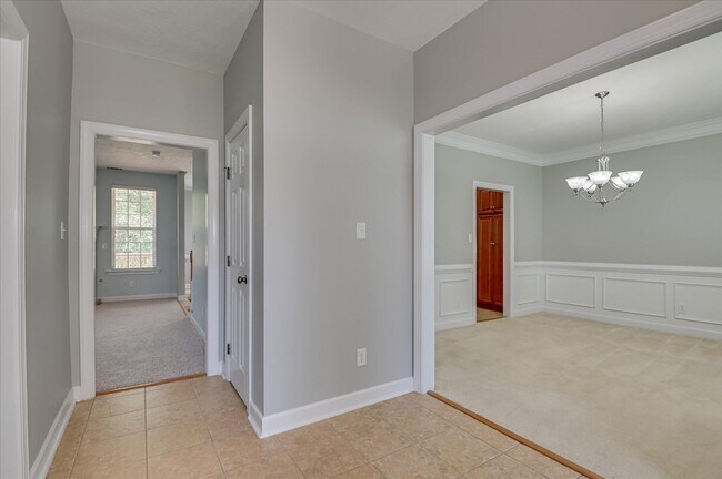 Building Photo - 158 Kenilworth Dr