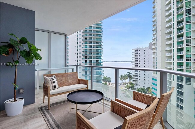 Building Photo - 1300 Brickell Bay Dr