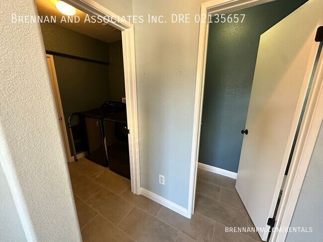 Building Photo - 1165 Latigo Cove
