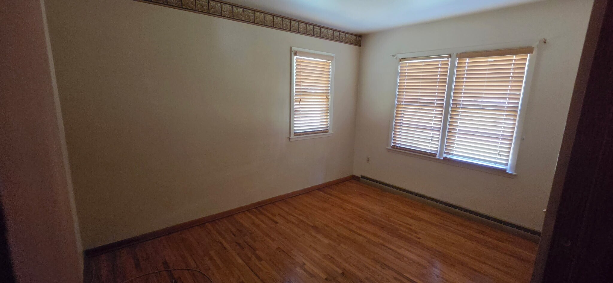 Building Photo - 205 Elm St