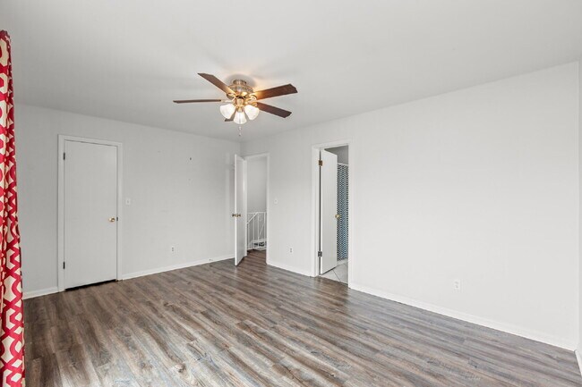 Building Photo - Beachside Living with Beautiful Water Views