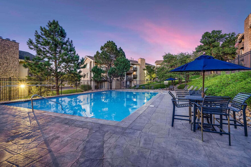 Building Photo - Vistas at Plum Creek