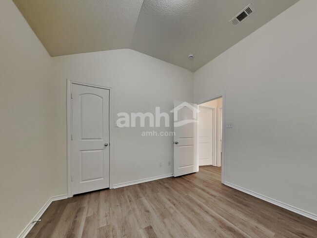 Building Photo - 924 Mesa Vista Dr