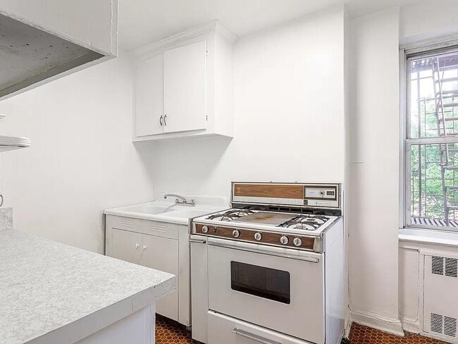 Building Photo - 200 Congress St